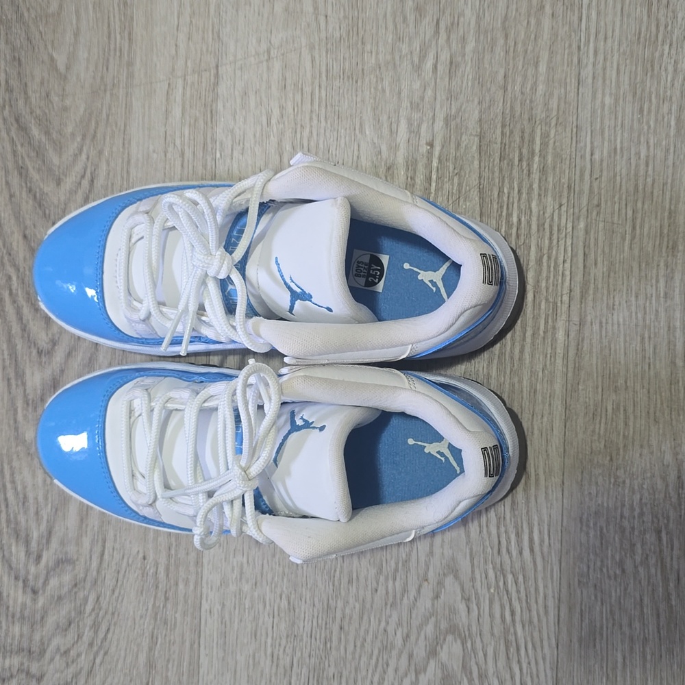 Retro Jordan 11 UNC